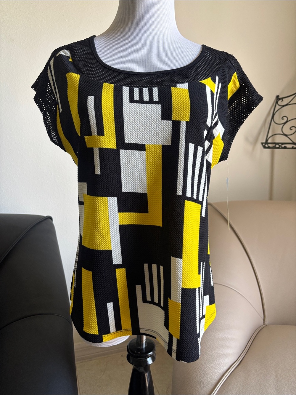 NY Collection Geometric Short-Sleeve Top in Black, Yellow & White